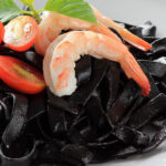 PAPPARDELLE ΜΕ ΜΕΛΑΝΙ ΣΟΥΠΙΑΣ & ΑΥΓΟ - Image 2