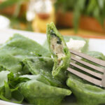 RAVIOLI ΠΡΑΣΙΝΟ ΜΕ ΤΥΡΙΑ & ΜΥΡΩΔΙΚΑ - Image 2