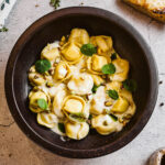 TORTELLONI ΜΕ ΚΟΤΟΠΟΥΛΟ ΤΥΡΙ ΚΡΕΜΑ & ΕΣΤΡΑΓΚΟΝ - Image 2